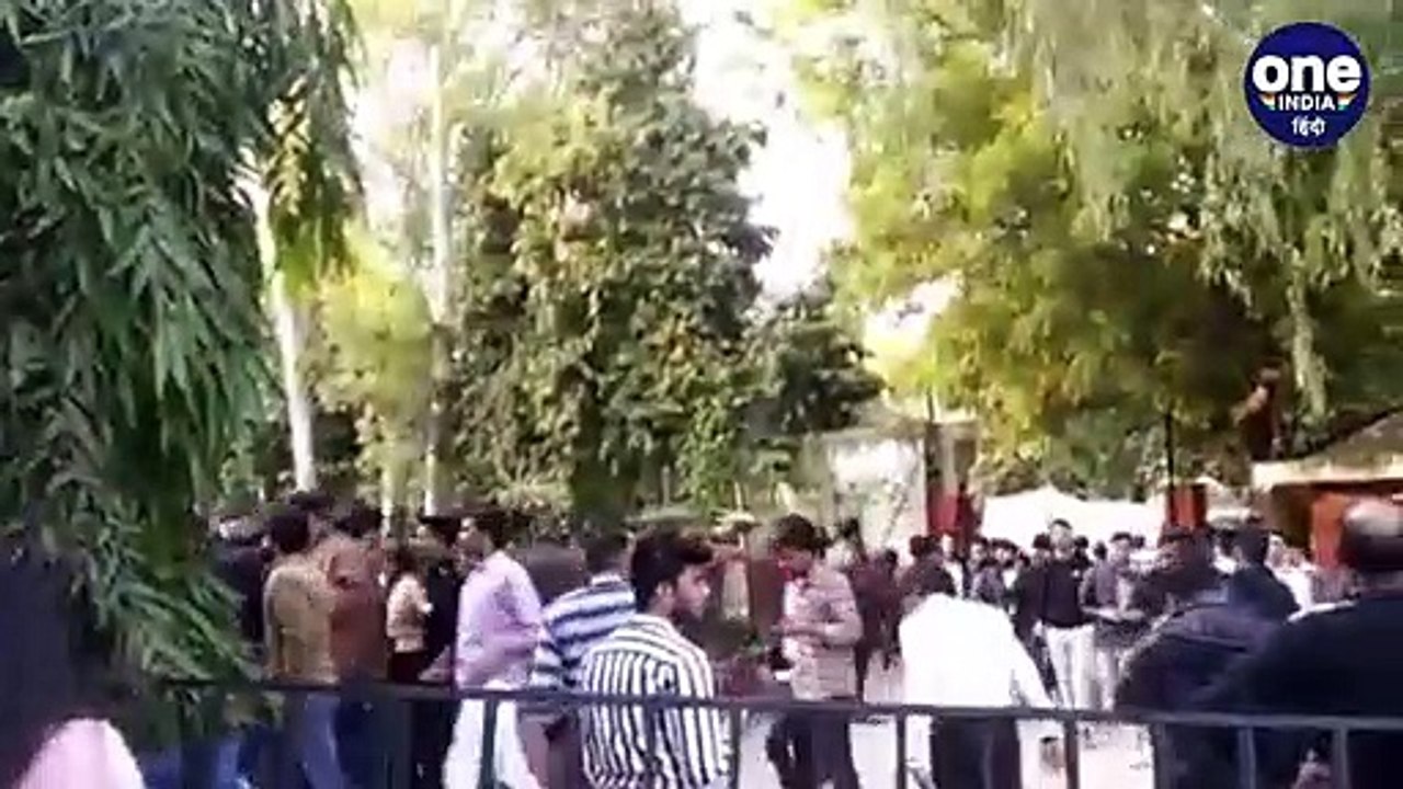 Delhi के Gargi College में Girl Students से छेड़छाड़ का आरोप। वनइंडिया हिंदी