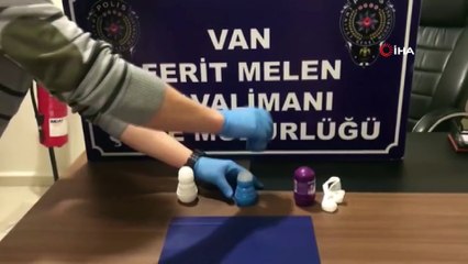 Deodorant şişesine zulaladığı uyuşturucuyla uçağa binmek isterken yakalandı