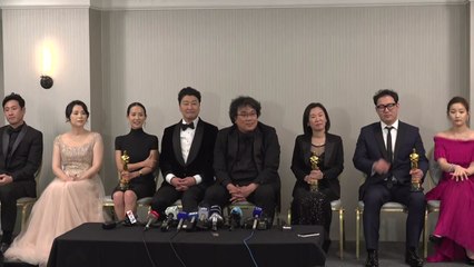 [현장영상] 오스카 4관왕 '기생충' 봉준호 감독·제작진 기자회견  / YTN