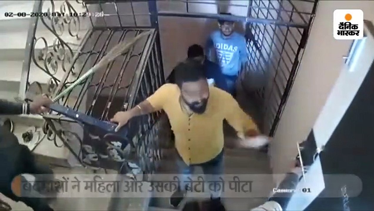 सीहोर में दबंगों ने विधवा मां और बेटी की चोटी पकड़कर लात-मुक्के मारे, घर पर कब्जा करने की कोशिश