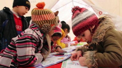 Destek çadırları ile depremzede çocukların gönüllerine dokunuluyor