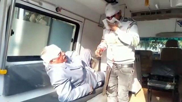 शाहजहांपुर: टायर फटने से अनियंत्रित कार पेड़ से टकराई, 1 की मौत