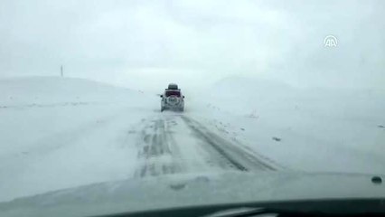 Çaldıran'da "düzensiz göçmenlerin donduğu" ihbarı sonrası arama çalışması başlatıldı