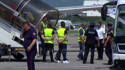 Ora News  - Pranga të riut nga Gana në Rinas, tentoi të kalojë me pasaportën e një nigeriani