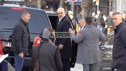 Report TV - Arrestimi i Gjutës pranë PS, Rama erdhi me 'Benz' dhe iku me 'Lincoln' të blinduar