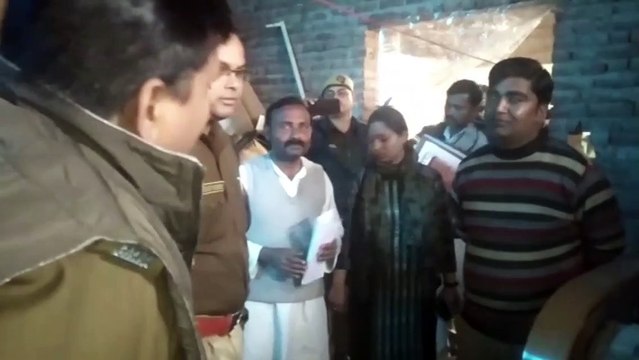 शामली- कांधला में एसडीएम ने किया पटाखा फैक्ट्रियों का निरीक्षण