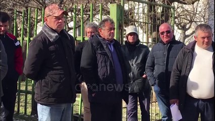 Download Video: Ora News - Poçem, Pamje nga protesta e punonjësit e nënstacionit elektrik, 27 muaj pa marrë rrogat