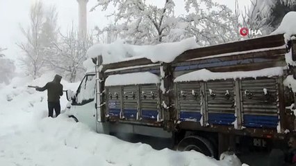 Evler,Arabalar,Yollar Karın İçinde Kayboldu