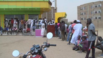 طوابير على الخبز والوقود بالسودان ومساع حكومية لحلها