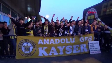 Spor fenerbahçe'ye kayseri'de meşaleli karşılama