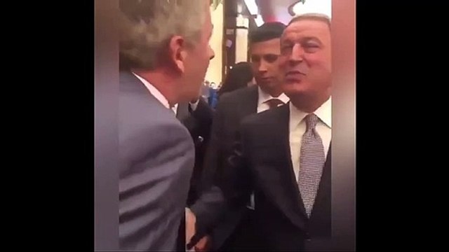 Bakan Akar'dan görme engelli Metin Şentürk'e: ''Bizi hiç görmüyorsun''
