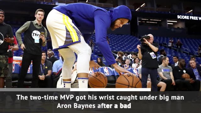 Warriors star Curry breaks hand
