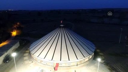 Osmanlı köyü halkı, mutluluk ve hüzünlerini "otağ"da paylaşıyor