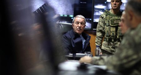 Son dakika: Bakan Akar'dan sınırdaki askerlerimize uyarı: Her an her şey olabilir, hazırlıklı olunmalı