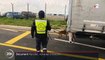 Devant les caméras de France 2, les autorités trouvent quatre migrants cachés dans un camion de livraison avant la traversée sous la Manche