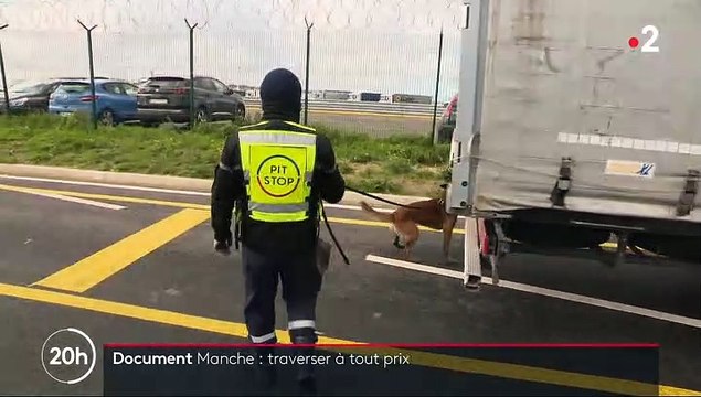Devant les caméras de France 2, les autorités trouvent quatre migrants cachés dans un camion de livraison avant la traversée sous la Manche