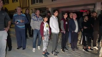 Kardeşini kilitlediği evi ateşe verdi