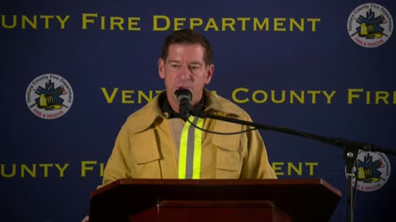 California lucha contra unos históricos incendios que ya han calcinado 37.000 hectáreas