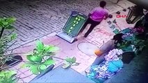 Beyoğlu'nda çin'li kadına kapkaç şoku; telefonu çalan kapkaççı kamerada