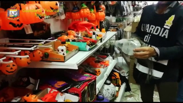 Napoli - Prodotti di Halloween pericolosi, maxi sequestro della Gdf (31.10.19)