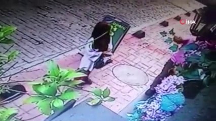 Beyoğlu’nda yabancı uyruklu kadına kapkaç