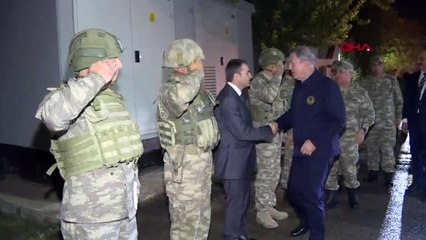 Bakan akar ve komutanlar sınır hattında-görüntü