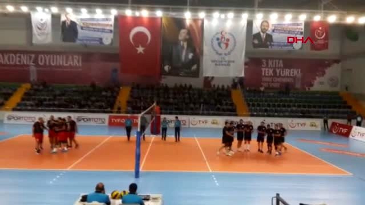 Mersin öğretmenler voleybol kupası'nda şampiyon anamur ilçe milli eğitim müdürlüğü