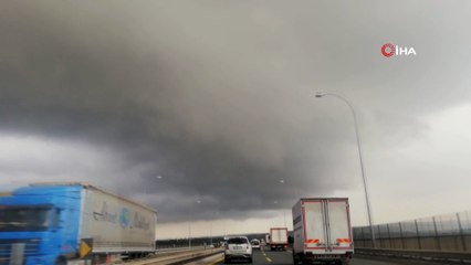 Bulutlar gündüzü geceye çevirdi