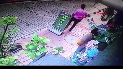 Beyoğlu'nda kapkaç kamerada