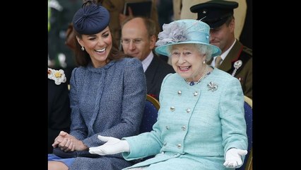 Elizabeth II  cette surprenante révélation sur ses chaussures qui va vous étonner