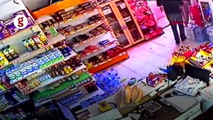 Liseli öğrenciler kız arkadaşlarına mesaj atan market sahibine saldırdı