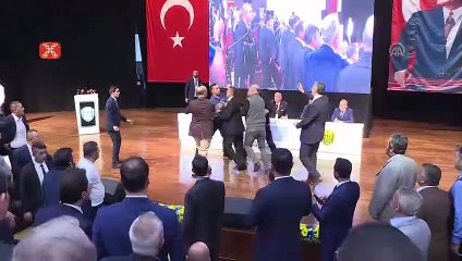 Ankaragücü genel kurulunda kavga çıktı!