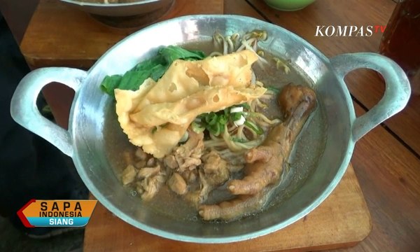 Mie Ayam Disajikan dengan Wajan Mini