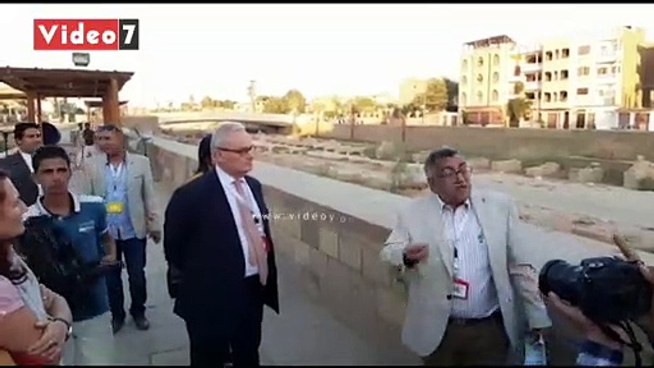 سفير إيطاليا بمصر يستمع لشرح حول خطة إحياء "طريق الكباش"
