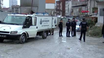 Kadıköy'de hafriyat kamyonunun altında kalan sürücü öldü