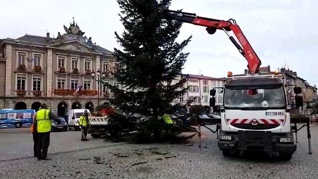 Pont-à-Mousson : la place Duroc a son sapin