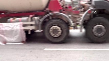 Yaya geçidinden yolun karşısına geçmeye çalışan karı koca beton mikserin altında kaldı