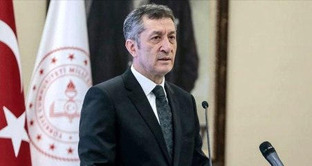 Bakan Ziya Selçuk, öğretmenlerin giyeceği yeni önlük modellerini sosyal medya hesabından paylaştı