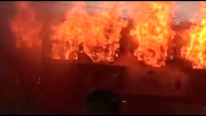 Pakistan'da trende yangın: 73 ölü - İSLAMABAD