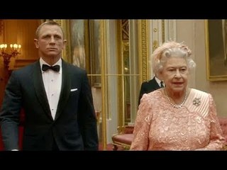 Le jour où Elizabeth II a envoyé valser le protocole lors de sa rencontre avec un célèbre acteur