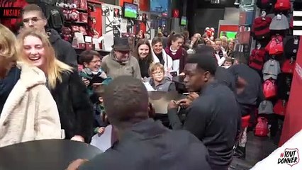 Séance dédicaces à la boutique du Roazhon Park