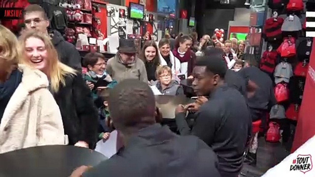 Séance dédicaces à la boutique du Roazhon Park