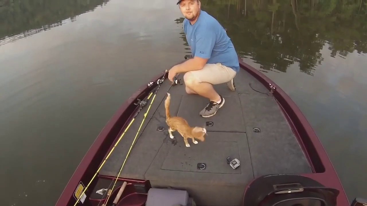 Ces pecheurs tombent sur quelque chose d'incroyable au milieu du lac