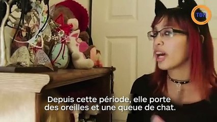 Cette femme pense être un chat et son compagnon est son maitre