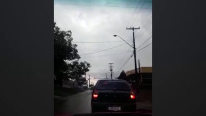 Motorista reclama de demora para conseguir 'atravessar sinaleiro' na Avenida Piquiri