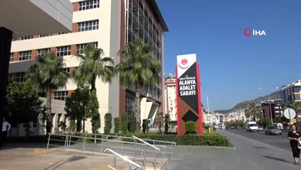 Alanya'da 2 kadın hırsızlık şüphelisine suçüstü