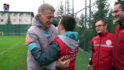 Down sendromlu çocukların bordo-mavi aşkı