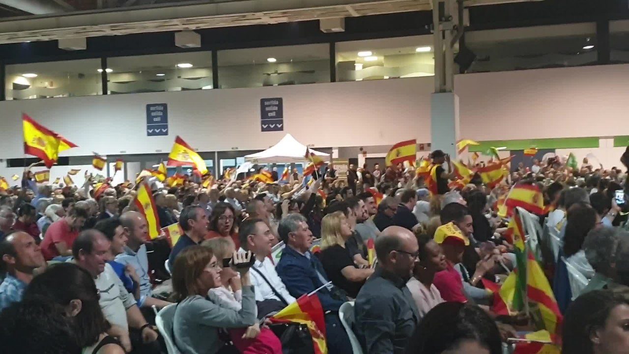 Gritos de "Puigdemont a prisión" en el acto de L'Hospitalet