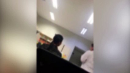 Após deixar pacientes esperando por uma hora, enfermeira critica pessoas que denunciaram demora