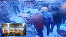 जौनपुर: ज्वैलरी शोरूम से एक करोड़ के गहने लूटकर फरार हुए डकैत, CCTV में कैद हुई वारदात